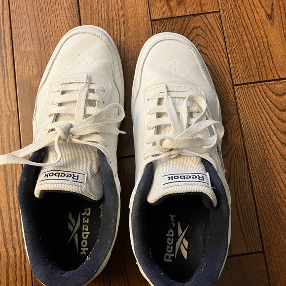 White Reebok sneakers. Size 9.5 mens - Picture 4 of 5